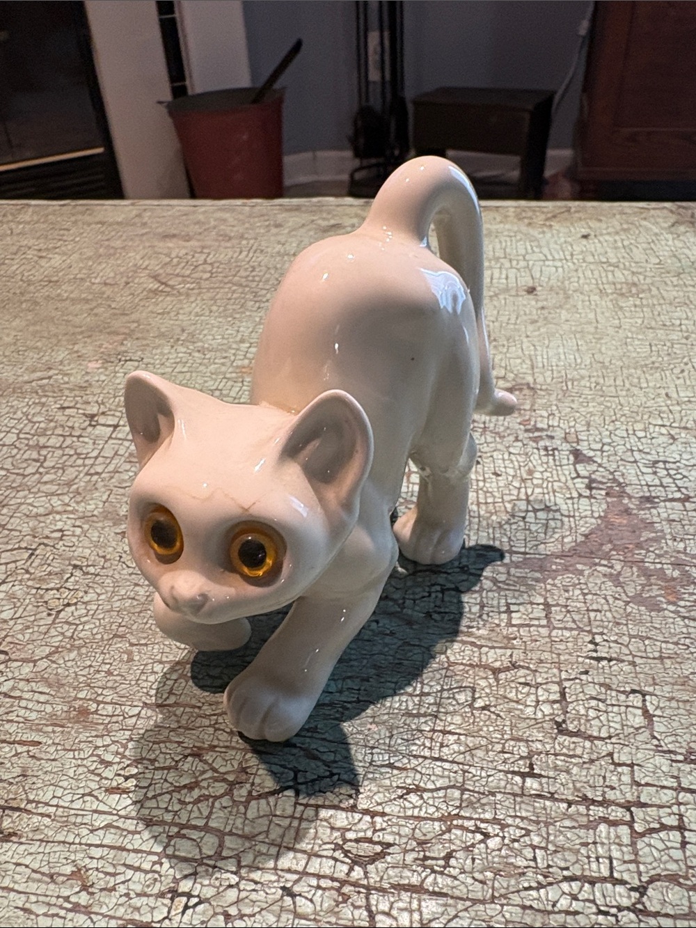 Vintage White Ceramic Cat Figurine Amber Eyes Stretching Arched Back - Picture 2 of 6